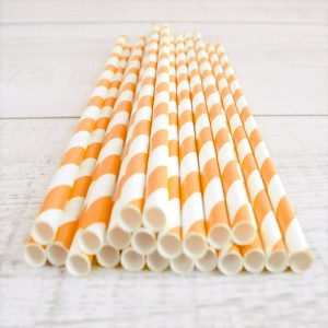 Pajitas de papel naranja