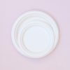 Platos blancos de papel resistentes para cumpleaños